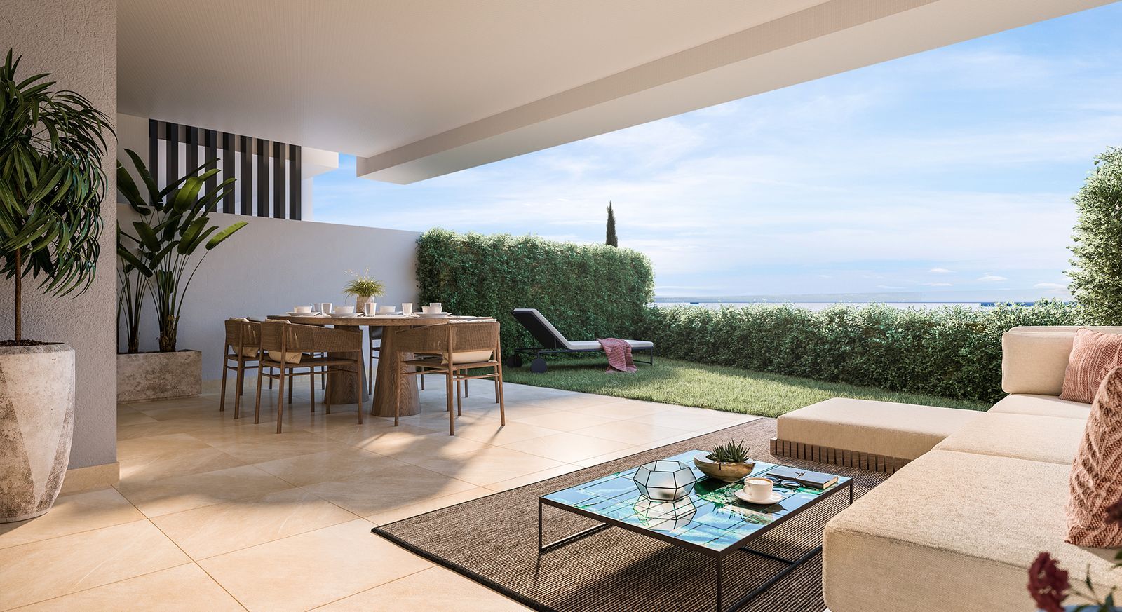 Terras van Higuerón Bay Residences met eettafel, loungebank en uitzicht.